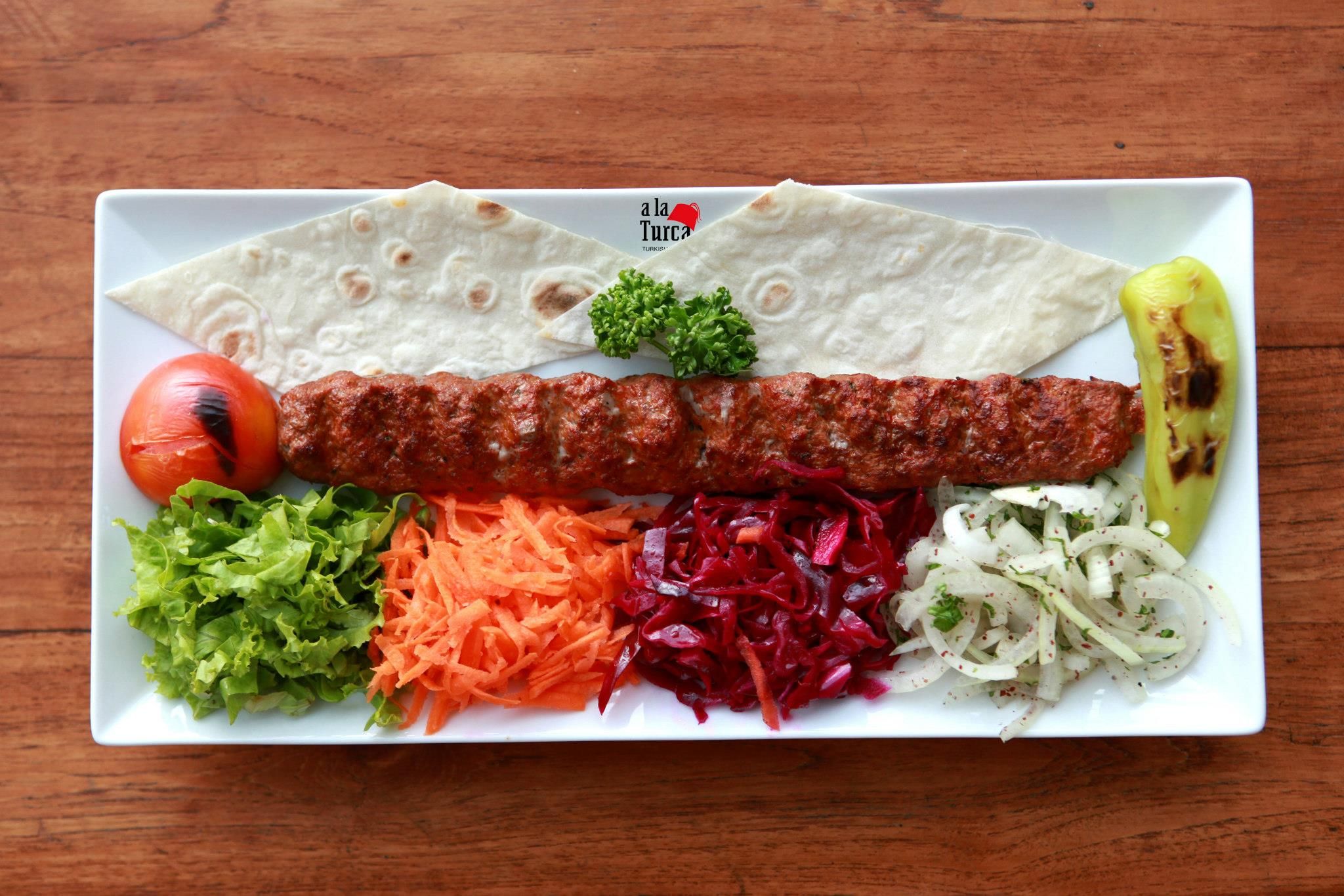 Turkish kebab. Адана кебаб. Турецкий Адана кебаб. Адана кебаб турецкая кухня. Адана кебаб турецкий шашлыки.